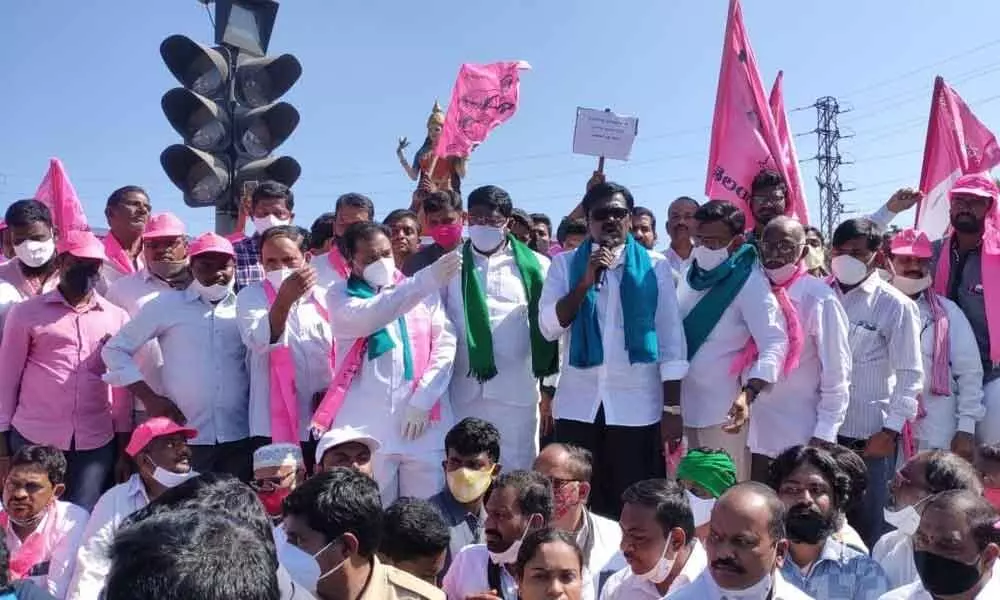 Transport Minister P Ajay Kumar addressing the protestors at a deeksha in Khammam on Tuesday