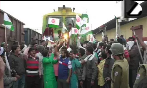 Bharat Bandh: Rail roko protest in Maharashtras Buldhana, several detained for stopping train