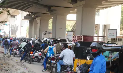 Stranded motorists vent their ire at political leaders who were all silent during farmers suicides. Photo: Srinivas Setty