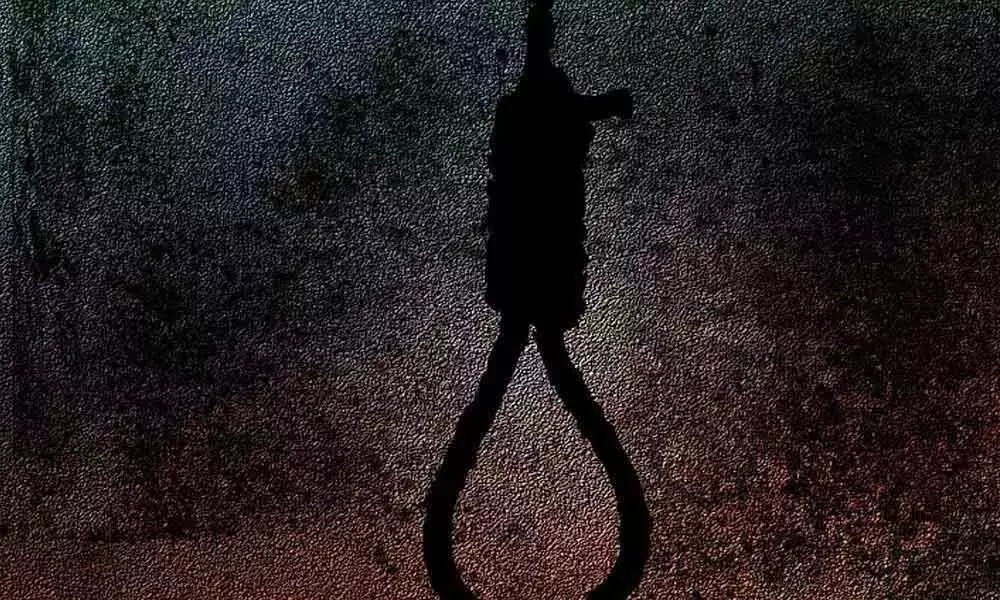 Man found hanging from tree in Uttar Pradeshs Sultanpur