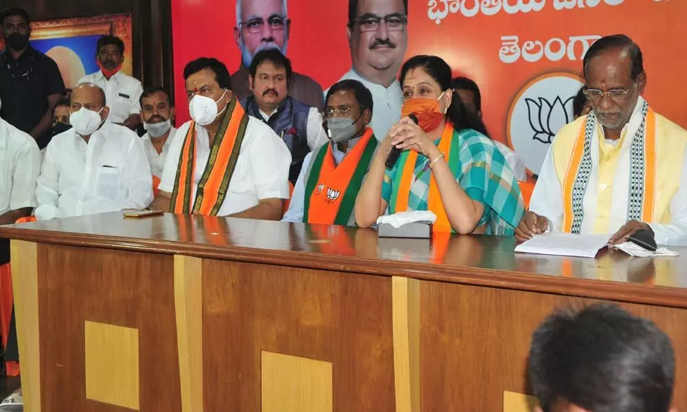 Former MP Vijayashanthi along with BJP leaders addressing a press conference in Hyderabad on Thursday