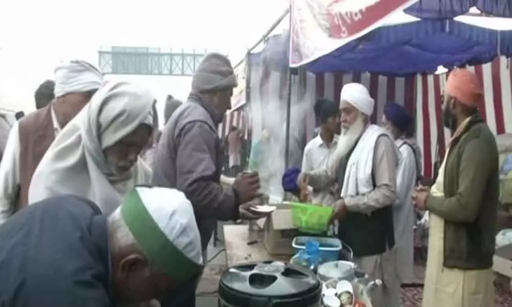 Amritsar Eatery Starts Langar Service At Delhi-Uttar Pradesh Border