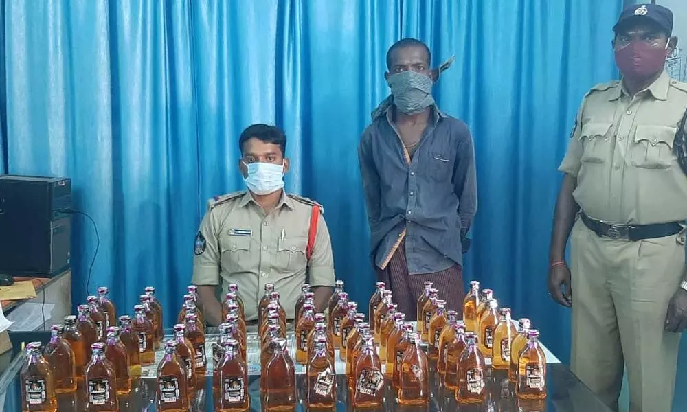 SEB cops whips on illegal transportation of liquor and sand -seize 3029 bottles of liquor, 18 tons of sand. - arrests 42 persons