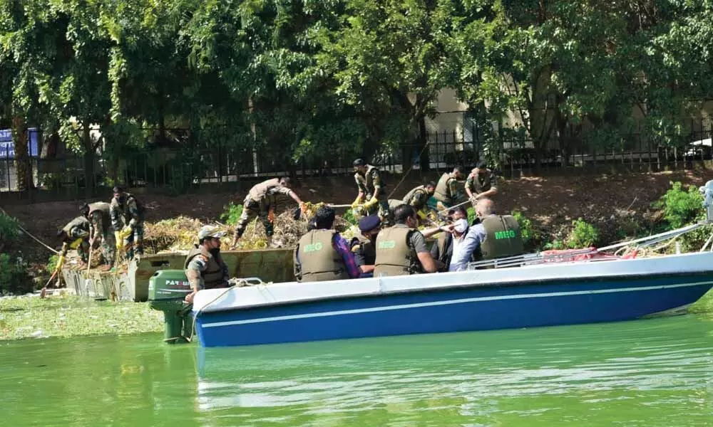 BBMP team visits Ulsoor Lake to inspect waste removal