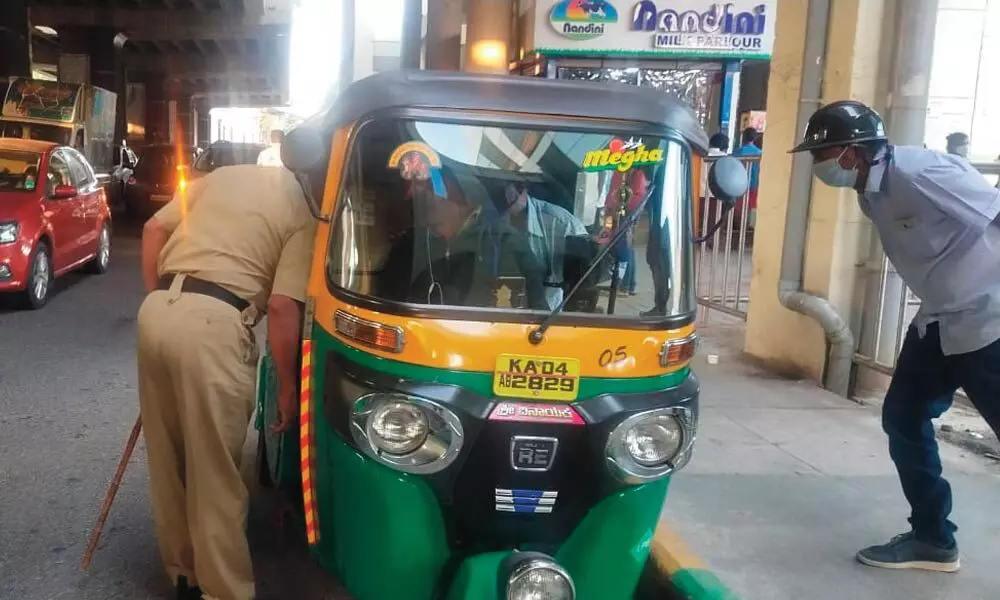Police launch drive to rein in fleecing auto drivers