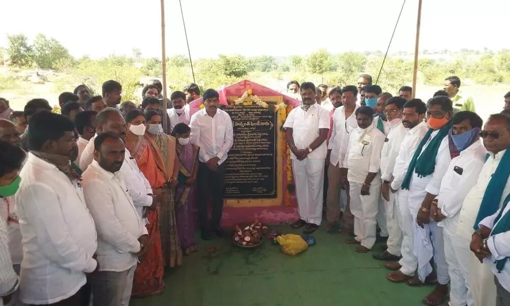MP BB Patil and MLA Hanmanth Shinde conducting Bhoomi Puja for development works