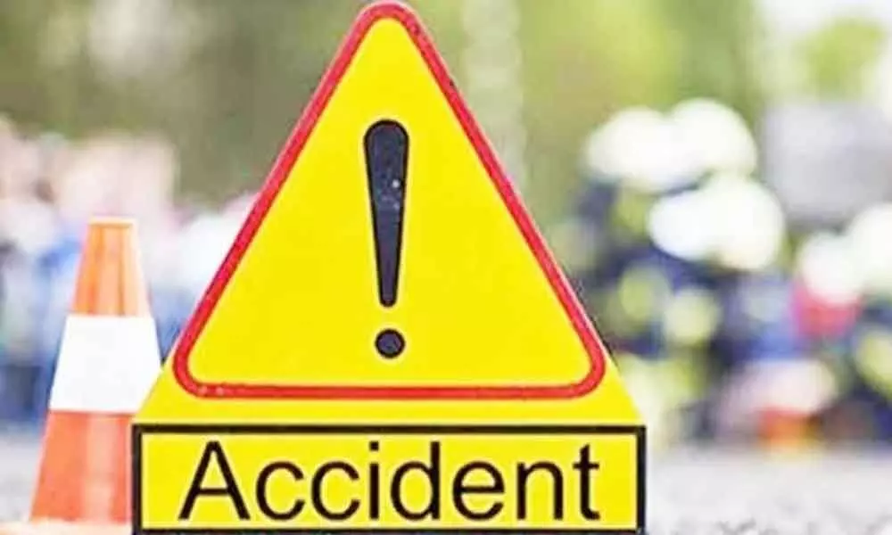 12 injured as truck hits bus in Uttar Pradesh