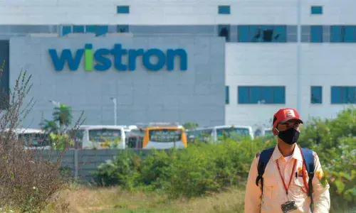 Parties seek thorough probe into violence at iPhone plant