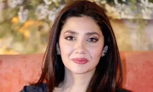 Young Actress Mahira Khan Gets Tested Positive For Covid-19