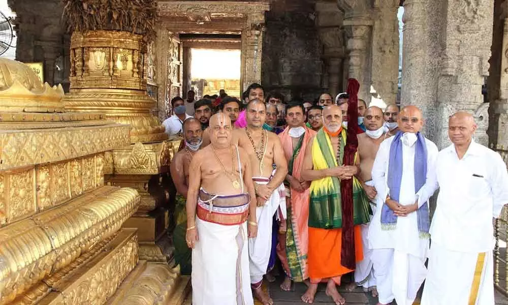 Pontiff of Vyasaraya Mutt Sri Vidyashreesha Teertha Swamiji at Tirumala temple on Monday