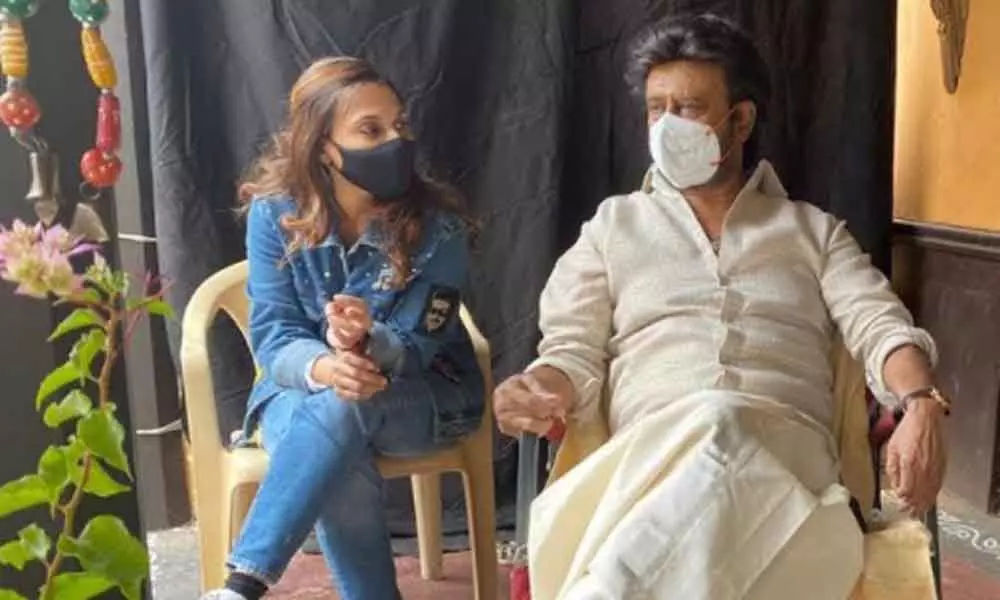 Rajinikanth With Daughter Aishwarya At Annaatthe Shoot In Hyderabad