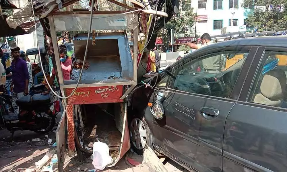 One injured as 70-year-old rams his car into a tea stall at Malakpet in Hyderabad