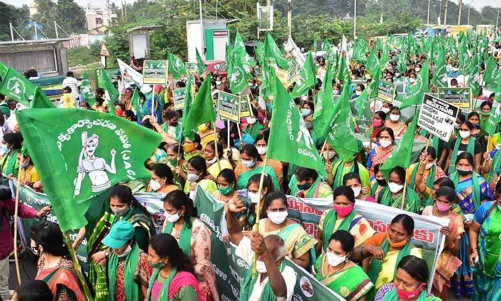 Vijayawada: Massive rally marks one year of agitation