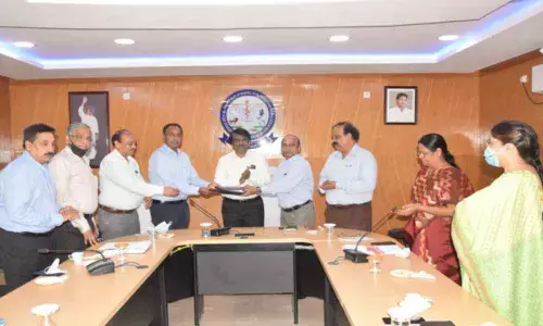 MOU is signed by Dr T Madhava Rao, Registrar of SVVU and Dr Anand Kumar, MD of Indian Immunological Ltd in the presence of Dr V Padmanabha Reddy, Vice-chancellor, Dr P Eswara Prasad, Director of Research, Dr Rajendra, R&D Head of IIL .