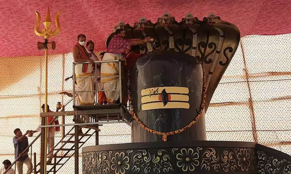 Rajanagaram MLA Jakkampudi Raja performing Abhishekam to Lord Shiva at Om Shakthi Peetam Gadarada on Wednesday, on the first day of CM Jagan Mohan Reddys week-long birthday celebrations