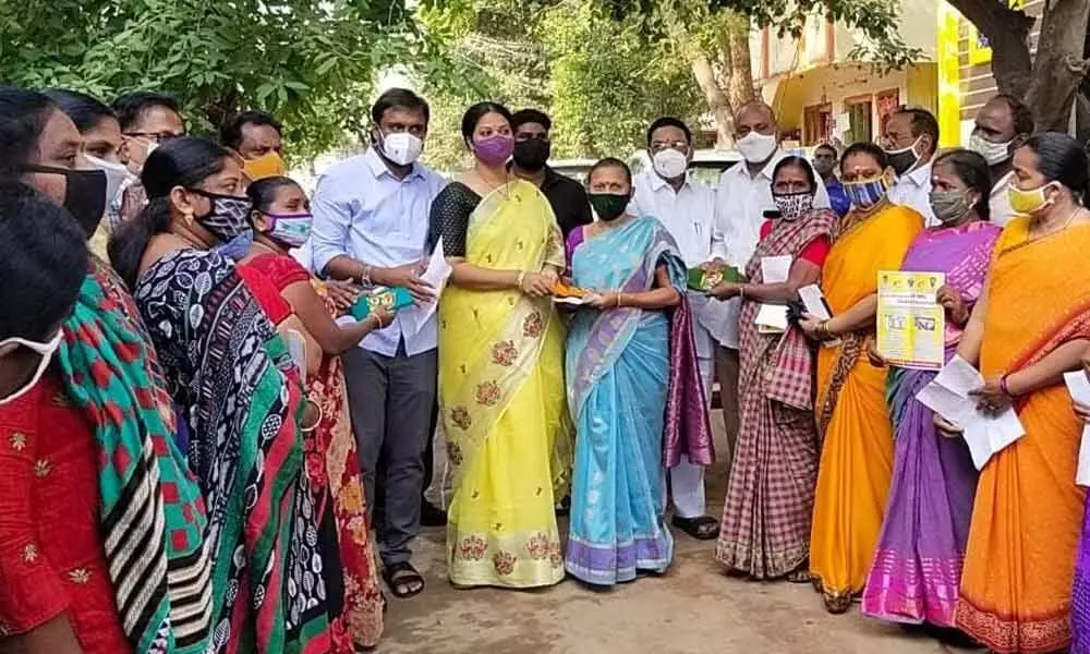 MLA Adireddy Bhavani and TDP leader Adireddy Vasu distributing turmeric, Kumkum and blouse pieces to TIDCO beneficiaries in Rajamahendravaram on Wednesday