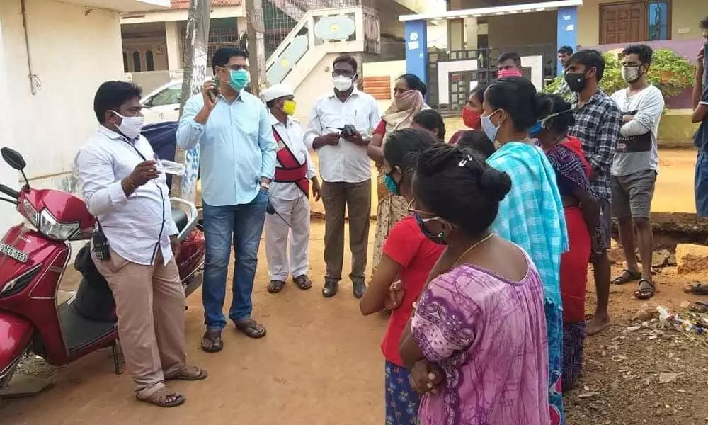 Zonal Commissioner (Zone V) D Sridhar creating awareness on cleanliness measures among the public at Gajuwaka area in Visakhapatnam