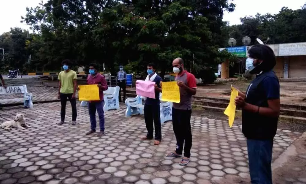 Students union protest over quarantine charges in University of Hyderabad