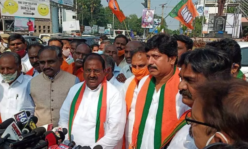 BJP State President Somu Veerraju addressing the media in Guntur on Thursday