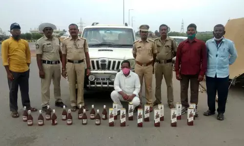 SEB cops seize 4,176 liquor bottles and 20,564 ghutka packets in Kurnool