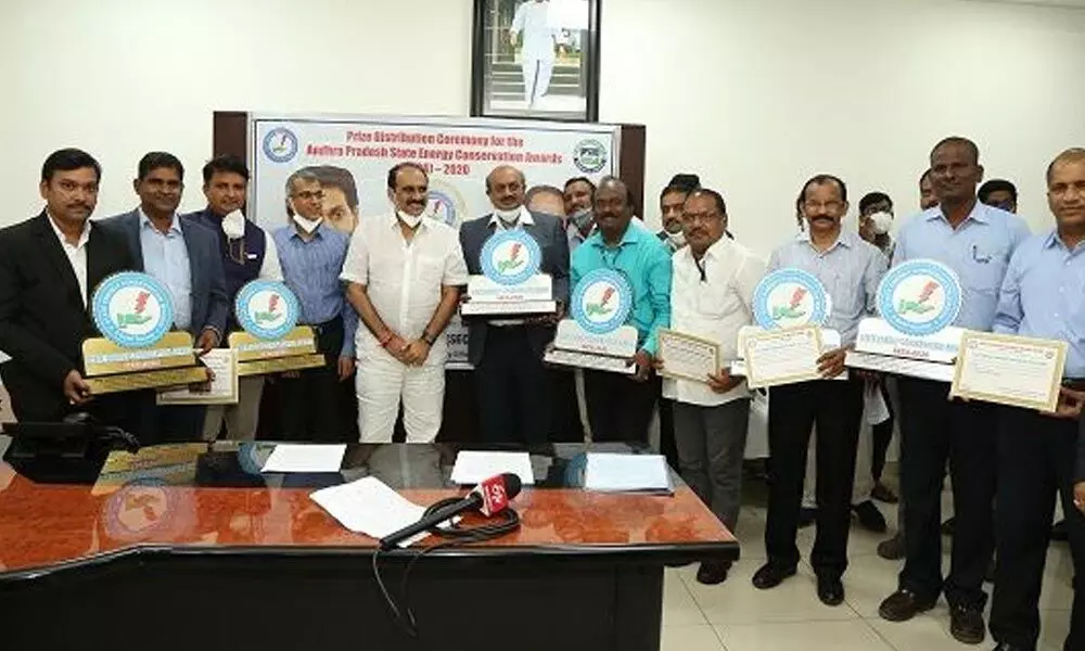 Minister for Energy Balineni Srinivasa Reddy with the winners of awards