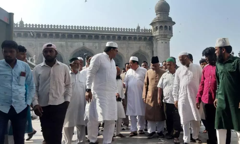Mecca Masjid opens to devotees