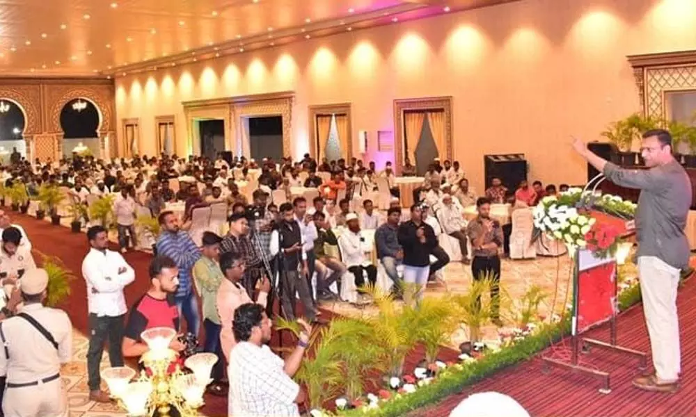 Hyderabad: Akbaruddin Owaisi stresses need for community funding