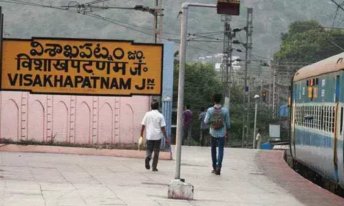 Announce Vizag as HQ for new Railway zone, Muttamsetti demands Centre