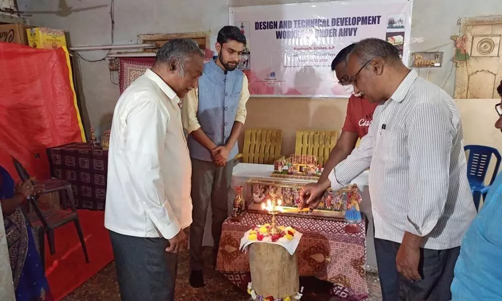 Manoj Lanka inaugurating the skill development programme for the toymakers
