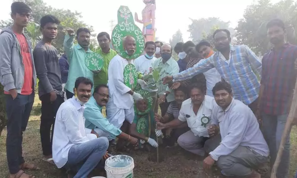 Padma Shri awardee Vanajeevi Ramaiah planting saplings at a programme in Bhadradri on Sunday