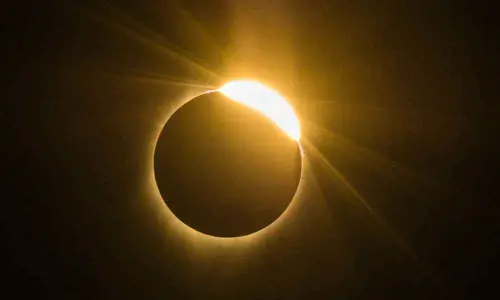 Astronomer discovers rare comet during total solar eclipse