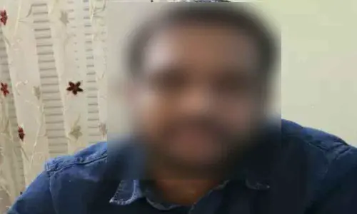 A man, hailing from Tappachabutra in Hyderabad died in Chicago road accident in the wee hours on Sunday. He was identified as Mohammad Moizuddin (35).