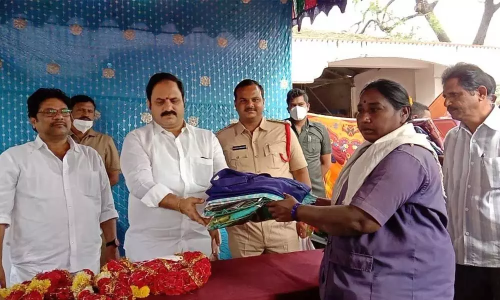 Distributing clothes to sanitary workers