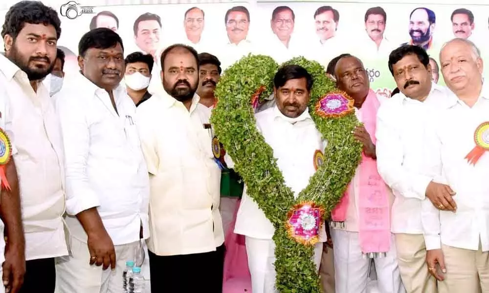 Energy Minister  G Jagadish Reddy being felicitated after oath taking ceremony of new market committee in Nalgonda on Monday