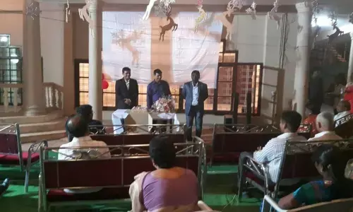 Coronavirus Effect: Christmas carols go online