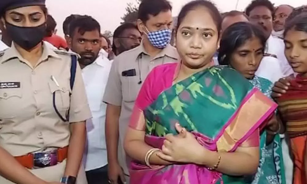 Home Minister Mekathoti Sucharita consoling family members of Saumya who committed suicide