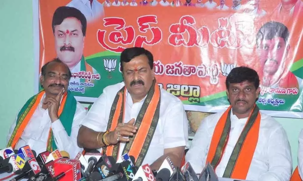 Former MLC and BJP Tamil Nadu co-in-charge Ponguleti Sudhakar Reddy speaking to the media at party office in Khammam