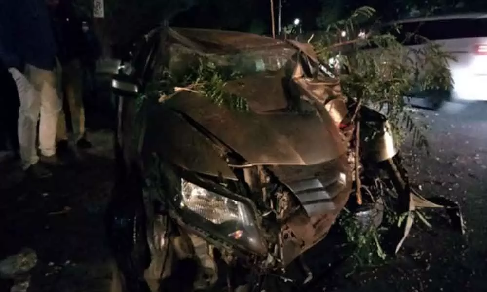 Hyderabad: Two hurt after car rams into footpath in Kukatpally