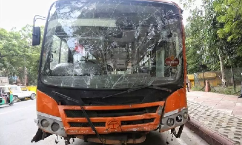 DTC bus hits 8 vehicles in Mangolpuri area, 8 injured