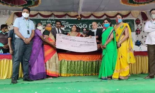 Home Minister Mekathoti Sucharita and CGGB Chairman Kameswara Rao distributing loans to the beneficiaries in Prattipadu on Tuesday