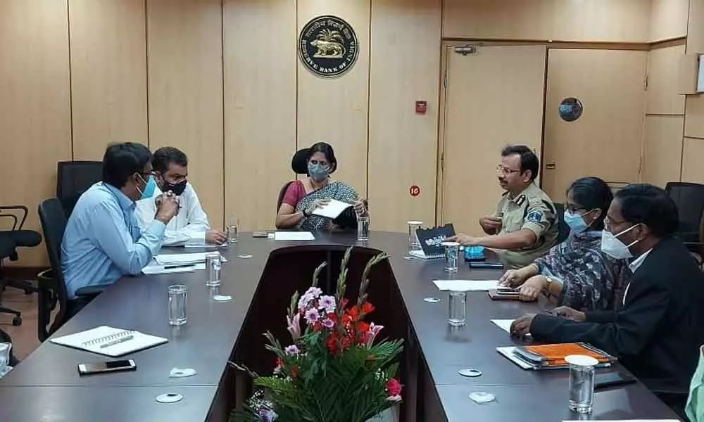 Cyberabad Commissioner VC Sajjanar meets Regional Director and other officials of RBI