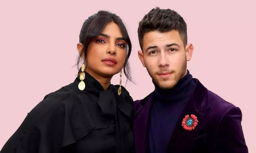 Priyanka Chopra And Nick Jonas Spread The Christmas Cheer Dropping A Pic From London