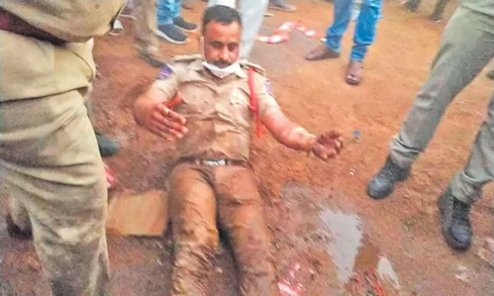 Jawaharnagar Inspector, constable set afire by mob, several booked