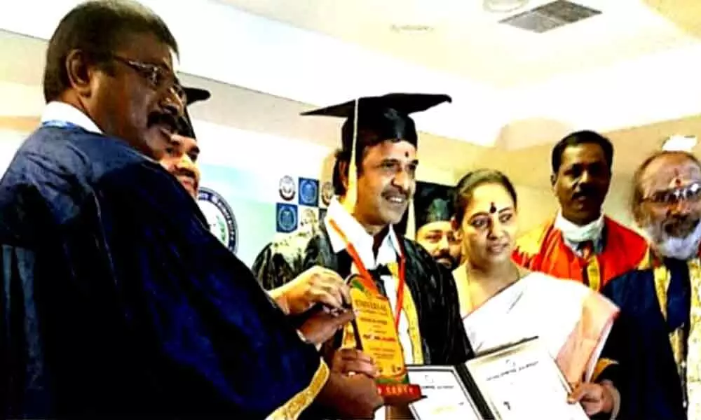 Kannada Director S Narayan Gets Honorary Doctorate