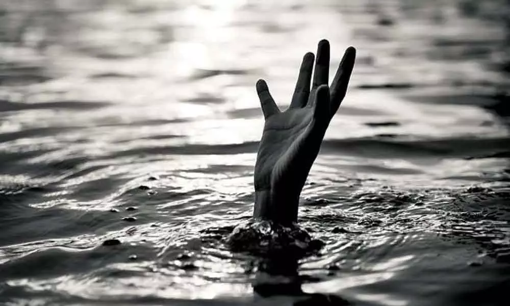 Hyderabad: Woman throws kids into lake, jumps in