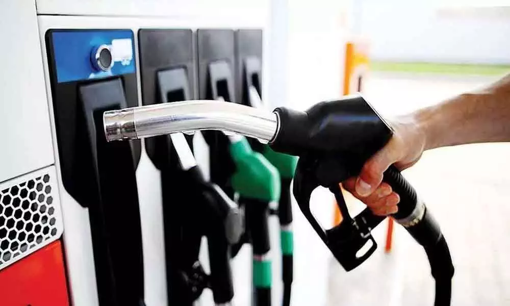 Petrol and diesel prices in Hyderabad, Delhi, Chennai, Mumbai today remains steady on 28 December 2020