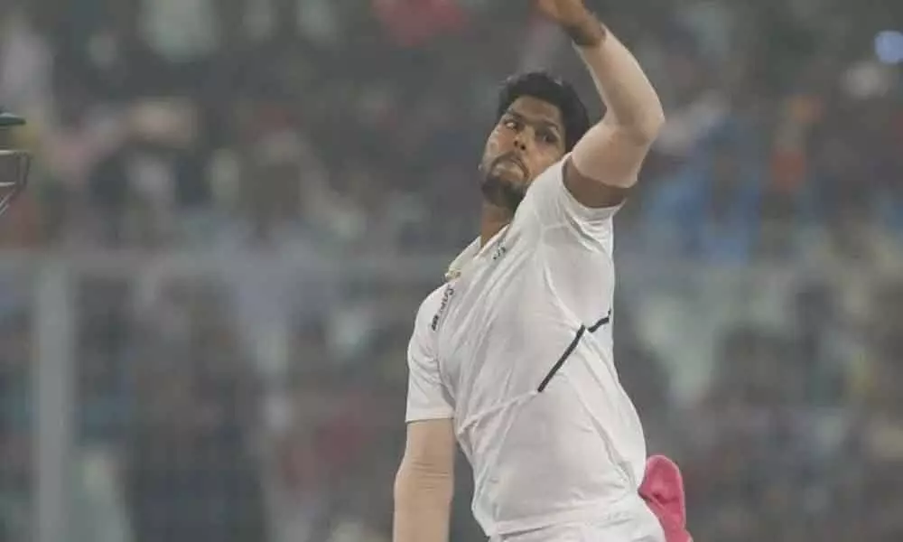 India’s fast bowler Umesh Yadav limped off the field on Day three of the ongoing second Test in Melbourne on Monday.
