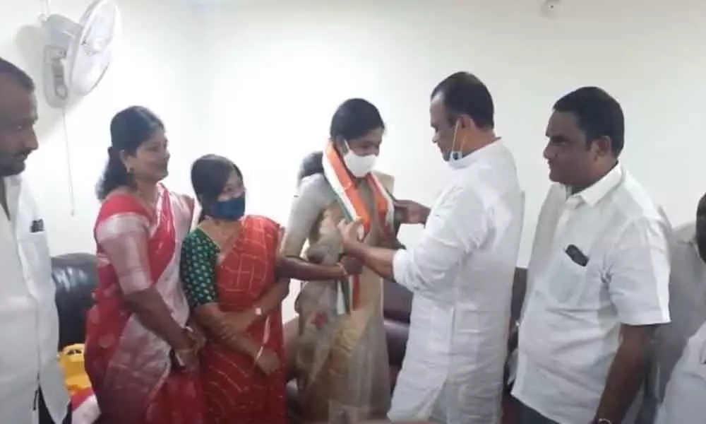 Municipal chairperson of Adibatla of Ibrahimpatnam constituency resigned to TRS party. Kotha Ardika Praveen Goud is said to have been upset with the partys attitude towards her.