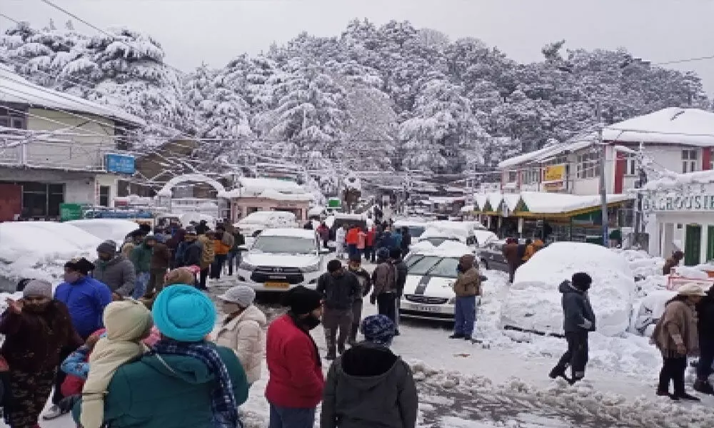 Shimla gets seasons first snowfall, several roads blocked