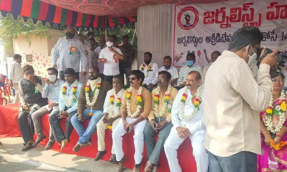 Journalists staging a relay hunger strike demanding the suspension of GO No 142 at Dharna Chowk in Kurnool on Monday